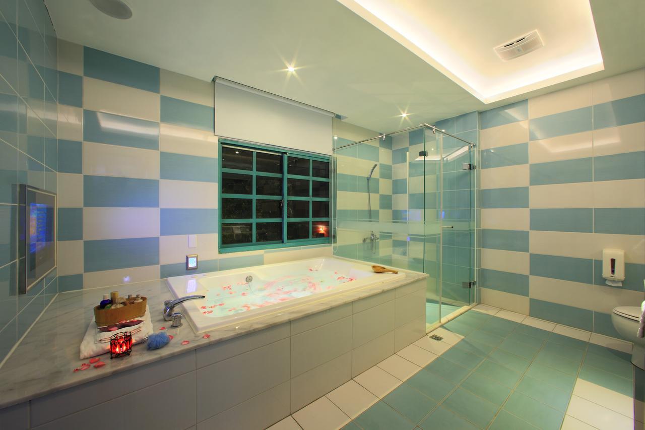 Roman Vacation Motel 大里区 エクステリア 写真