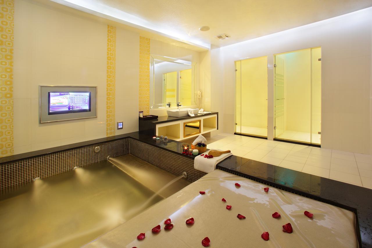 Roman Vacation Motel 大里区 エクステリア 写真